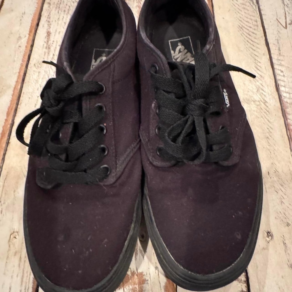 Vans Atwood Low Top Skate Shoes Mens 9.5 Triple Black Canvas Sneakers